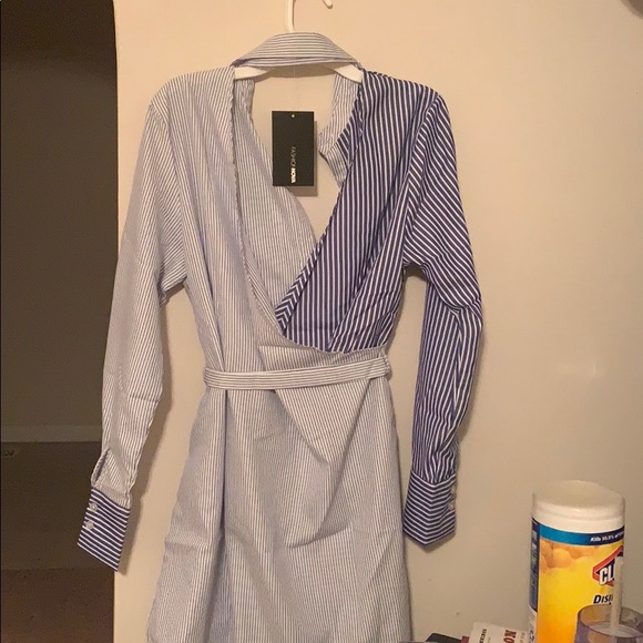 Button up dress with open back - Picture 2 of 5